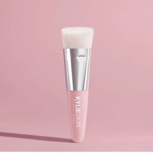Kylie skin face mask brush
